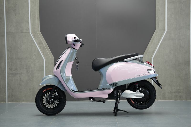 Xe Máy Điện DK Roma Lite S Đèn Lục Giác Xe Máy Điện DK Roma Lite S Đèn Lục Giác