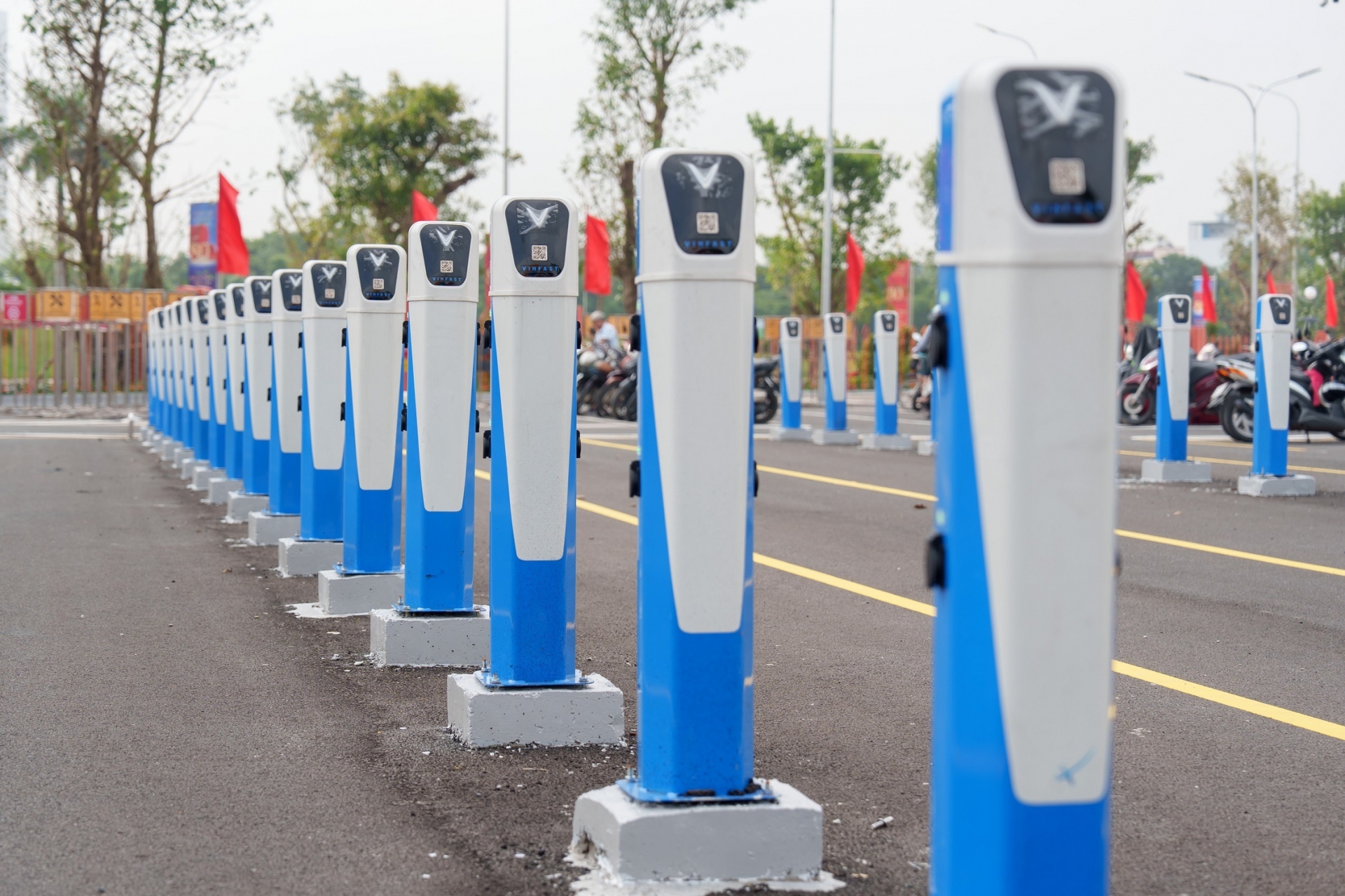 V-Green lập kỷ lục mới, đưa vào vận hành trạm sạc xe điện quy mô lớn nhất Việt Nam