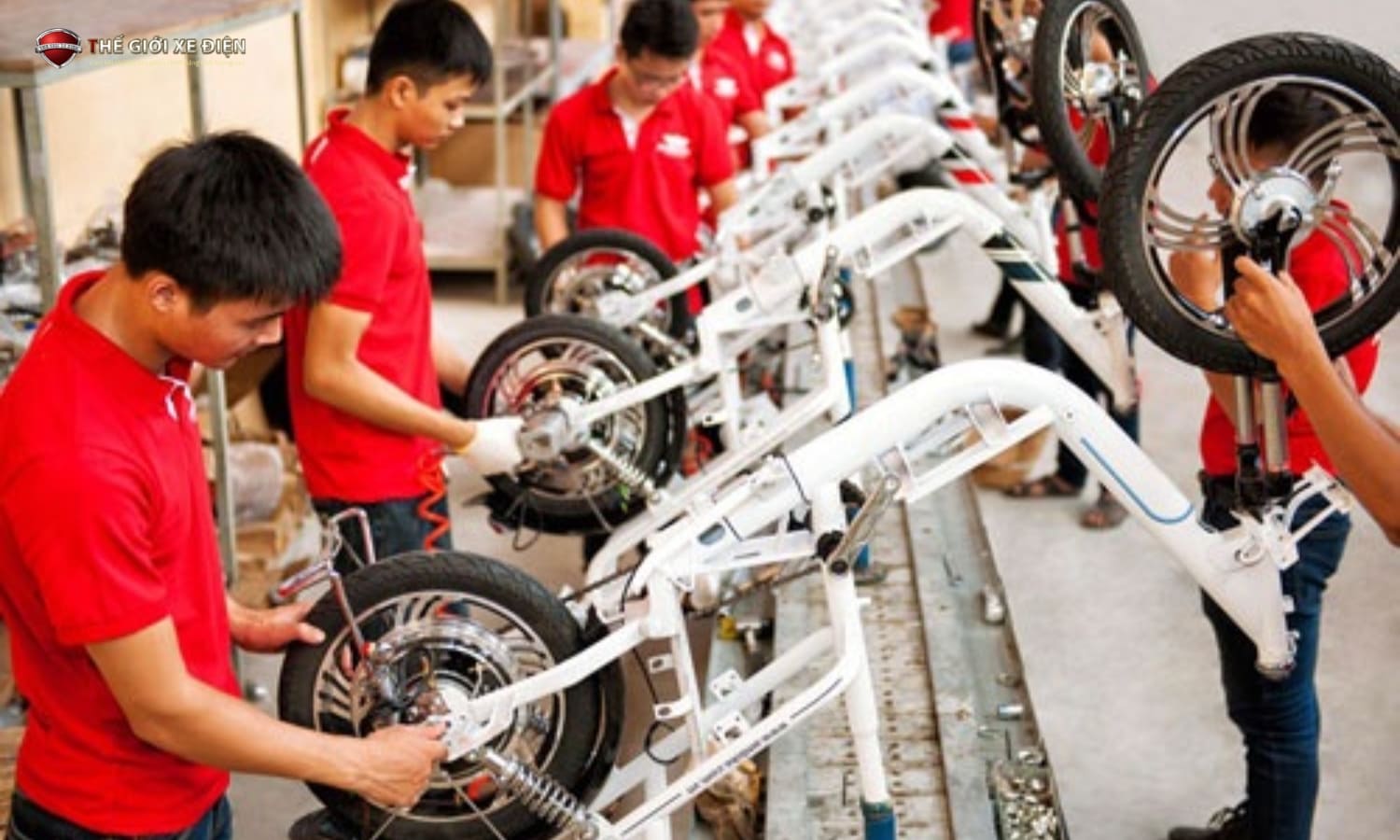 Làm thế nào để bảo vệ ắc quy xe đạp điện trong mùa mưa ẩm, ngập lụt?