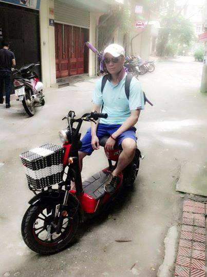 Nguyễn lê việt anh phong cách thể thao với xe đạp điện Giant M133S