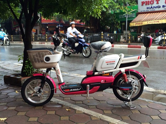 Xe đạp điện Honda A6 màu hồng