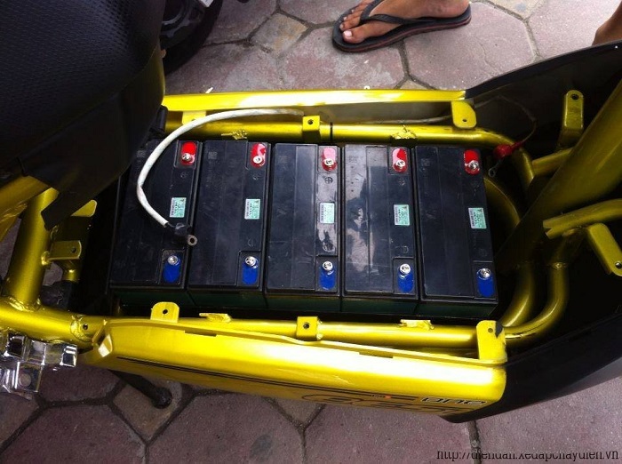Xe điện Xmen Yadea 5 (2013) Màu vàng đen chuẩn bị theo chủ nhân mới