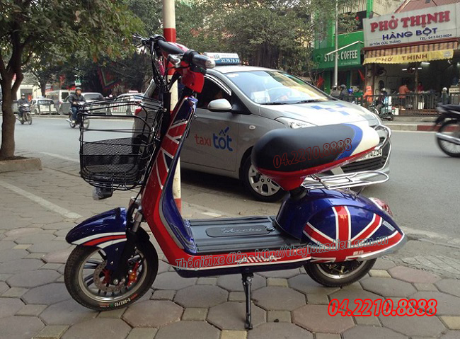 Xe điện Vespa 946 màu xanh