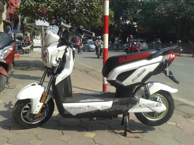 xe điện Zoomer x4 màu trắng