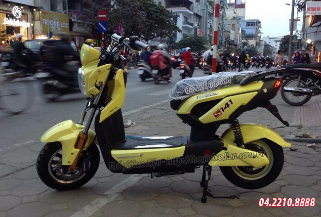 Xe điện Zoomer x4 màu vàng